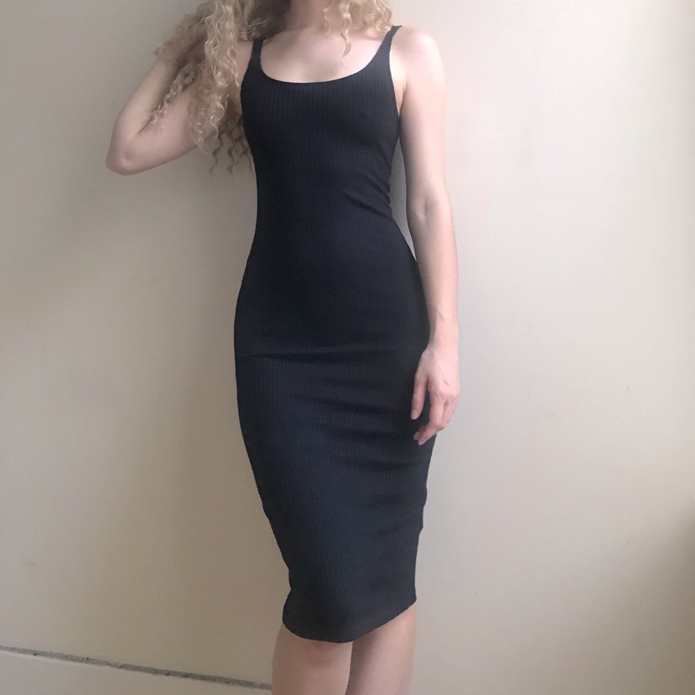 UO— Black Ribbed Midi